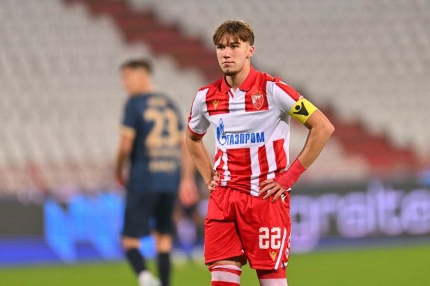Arsenal đưa Vasilije Kostov vào tầm ngắm.